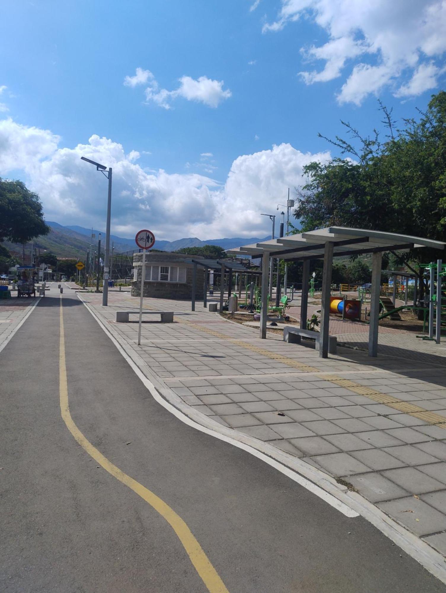 Confortable Centrica En Cerca Al Aeropuerto Y Centro De Eventos Yumbo